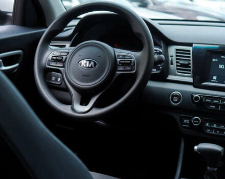 Белый Киа Niro, объемом двигателя 1.58 л и пробегом 325 тыс. км за 13000 $, фото 9 на Automoto.ua