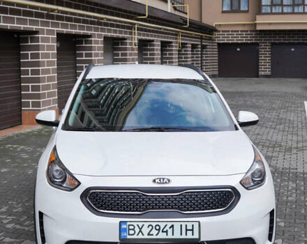 Белый Киа Niro, объемом двигателя 1.58 л и пробегом 325 тыс. км за 13000 $, фото 22 на Automoto.ua