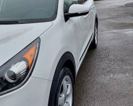 Білий Кіа Niro, об'ємом двигуна 1.58 л та пробігом 182 тис. км за 19200 $, фото 1 на Automoto.ua