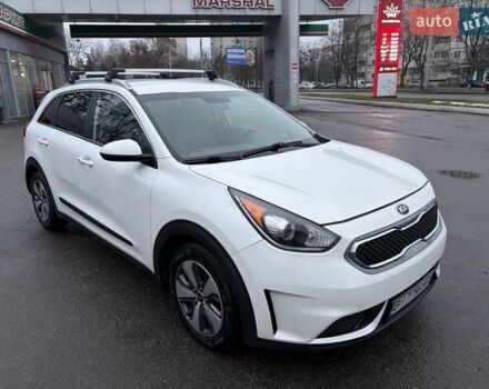 Белый Киа Niro, объемом двигателя 1.58 л и пробегом 200 тыс. км за 13000 $, фото 2 на Automoto.ua