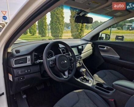 Білий Кіа Niro, об'ємом двигуна 1.58 л та пробігом 165 тис. км за 13500 $, фото 9 на Automoto.ua