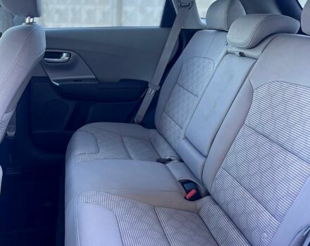 Белый Киа Niro, объемом двигателя 1.6 л и пробегом 104 тыс. км за 18200 $, фото 4 на Automoto.ua