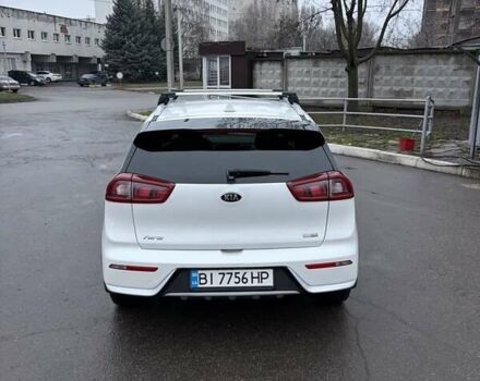 Белый Киа Niro, объемом двигателя 1.58 л и пробегом 200 тыс. км за 13000 $, фото 3 на Automoto.ua