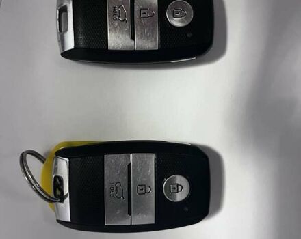 Білий Кіа Niro, об'ємом двигуна 0 л та пробігом 211 тис. км за 16400 $, фото 1 на Automoto.ua