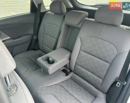 Білий Кіа Niro, об'ємом двигуна 1.58 л та пробігом 134 тис. км за 15999 $, фото 14 на Automoto.ua