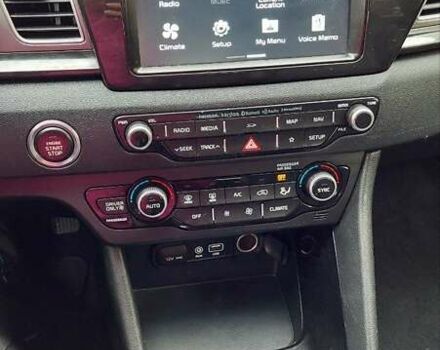Білий Кіа Niro, об'ємом двигуна 1.58 л та пробігом 182 тис. км за 19200 $, фото 10 на Automoto.ua