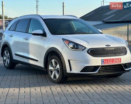 Белый Киа Niro, объемом двигателя 1.58 л и пробегом 164 тыс. км за 15500 $, фото 1 на Automoto.ua