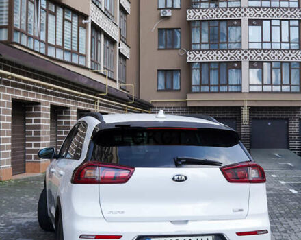 Белый Киа Niro, объемом двигателя 1.58 л и пробегом 325 тыс. км за 13000 $, фото 7 на Automoto.ua