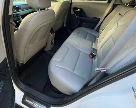 Білий Кіа Niro, об'ємом двигуна 1.6 л та пробігом 50 тис. км за 12900 $, фото 11 на Automoto.ua