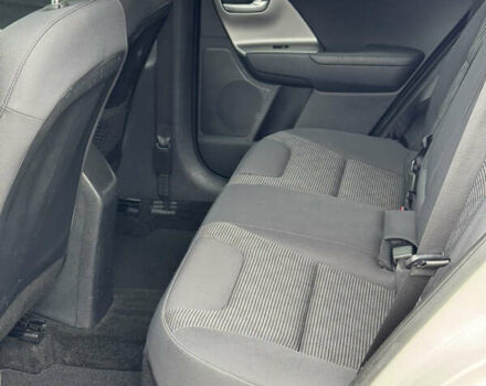 Белый Киа Niro, объемом двигателя 1.58 л и пробегом 325 тыс. км за 11200 $, фото 1 на Automoto.ua