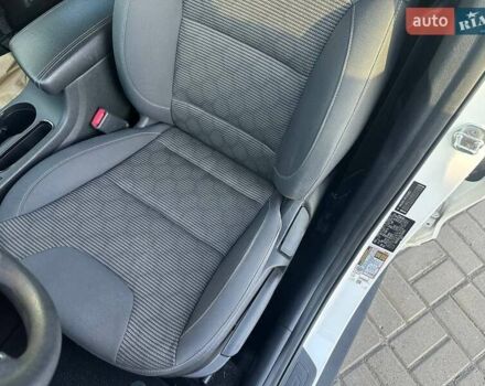 Белый Киа Niro, объемом двигателя 1.58 л и пробегом 164 тыс. км за 15500 $, фото 7 на Automoto.ua