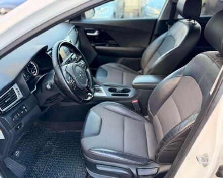 Білий Кіа Niro, об'ємом двигуна 1.6 л та пробігом 101 тис. км за 9000 $, фото 7 на Automoto.ua