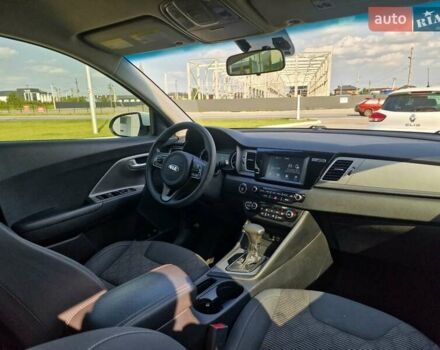 Білий Кіа Niro, об'ємом двигуна 1.58 л та пробігом 165 тис. км за 13500 $, фото 15 на Automoto.ua
