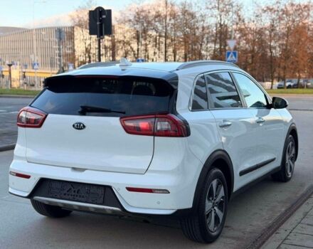 Білий Кіа Niro, об'ємом двигуна 1.6 л та пробігом 101 тис. км за 9000 $, фото 4 на Automoto.ua