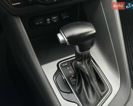 Білий Кіа Niro, об'ємом двигуна 1.58 л та пробігом 134 тис. км за 15999 $, фото 18 на Automoto.ua
