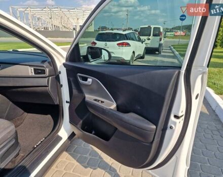 Білий Кіа Niro, об'ємом двигуна 1.58 л та пробігом 165 тис. км за 13500 $, фото 18 на Automoto.ua