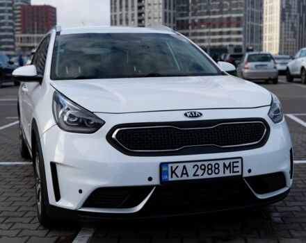 Белый Киа Niro, объемом двигателя 1.6 л и пробегом 161 тыс. км за 12500 $, фото 1 на Automoto.ua