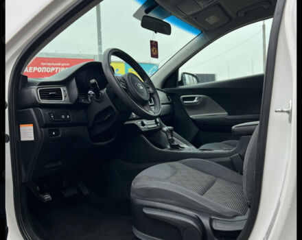 Белый Киа Niro, объемом двигателя 1.6 л и пробегом 184 тыс. км за 16300 $, фото 3 на Automoto.ua