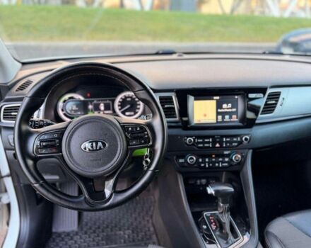 Білий Кіа Niro, об'ємом двигуна 1.6 л та пробігом 101 тис. км за 9000 $, фото 15 на Automoto.ua