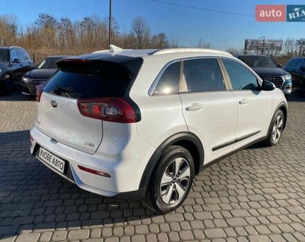 Белый Киа Niro, объемом двигателя 1.58 л и пробегом 185 тыс. км за 15500 $, фото 6 на Automoto.ua