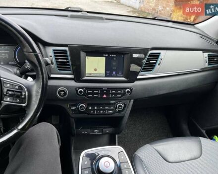 Білий Кіа Niro, об'ємом двигуна 0 л та пробігом 211 тис. км за 16400 $, фото 4 на Automoto.ua