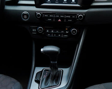 Белый Киа Niro, объемом двигателя 1.58 л и пробегом 325 тыс. км за 11200 $, фото 17 на Automoto.ua