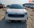 Белый Киа Niro, объемом двигателя 1.58 л и пробегом 160 тыс. км за 16800 $, фото 1 на Automoto.ua