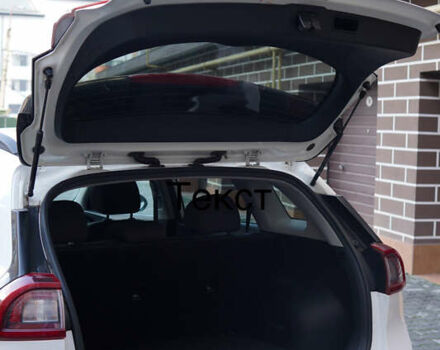 Белый Киа Niro, объемом двигателя 1.58 л и пробегом 325 тыс. км за 13000 $, фото 11 на Automoto.ua