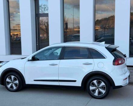 Білий Кіа Niro, об'ємом двигуна 1.6 л та пробігом 101 тис. км за 9000 $, фото 6 на Automoto.ua