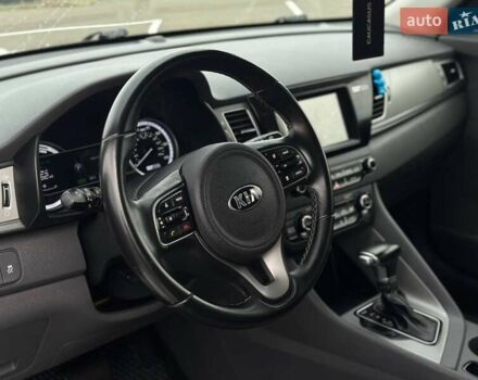 Білий Кіа Niro, об'ємом двигуна 1.58 л та пробігом 134 тис. км за 15999 $, фото 9 на Automoto.ua