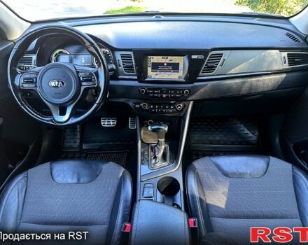 Білий Кіа Niro, об'ємом двигуна 1.6 л та пробігом 128 тис. км за 17500 $, фото 6 на Automoto.ua