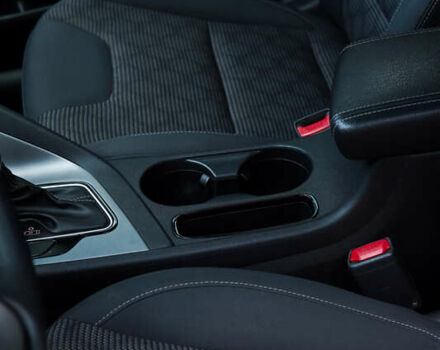 Белый Киа Niro, объемом двигателя 1.58 л и пробегом 325 тыс. км за 13000 $, фото 14 на Automoto.ua