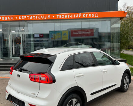 Белый Киа Niro, объемом двигателя 1.6 л и пробегом 184 тыс. км за 16300 $, фото 2 на Automoto.ua