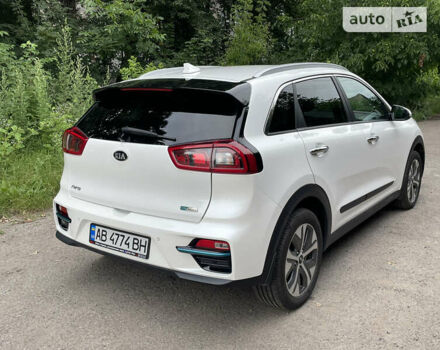 Белый Киа Niro, объемом двигателя 0 л и пробегом 73 тыс. км за 27300 $, фото 4 на Automoto.ua