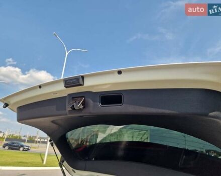 Білий Кіа Niro, об'ємом двигуна 1.58 л та пробігом 165 тис. км за 13500 $, фото 12 на Automoto.ua