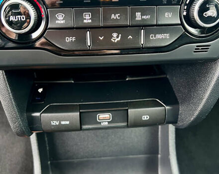 Белый Киа Niro, объемом двигателя 0 л и пробегом 137 тыс. км за 17999 $, фото 47 на Automoto.ua