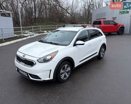 Белый Киа Niro, объемом двигателя 1.58 л и пробегом 200 тыс. км за 13000 $, фото 1 на Automoto.ua