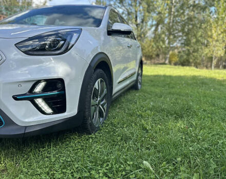 Білий Кіа Niro, об'ємом двигуна 0 л та пробігом 144 тис. км за 17300 $, фото 2 на Automoto.ua