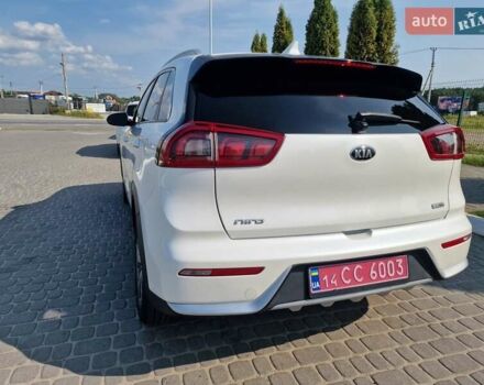 Білий Кіа Niro, об'ємом двигуна 1.58 л та пробігом 165 тис. км за 13500 $, фото 11 на Automoto.ua