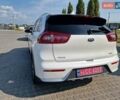 Білий Кіа Niro, об'ємом двигуна 1.58 л та пробігом 165 тис. км за 13500 $, фото 11 на Automoto.ua
