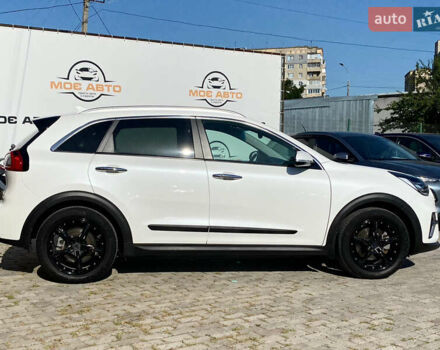 Білий Кіа Niro, об'ємом двигуна 0 л та пробігом 68 тис. км за 18850 $, фото 5 на Automoto.ua