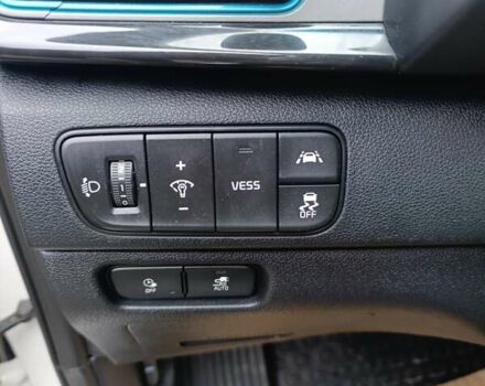 Белый Киа Niro, объемом двигателя 0 л и пробегом 127 тыс. км за 17400 $, фото 9 на Automoto.ua
