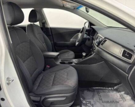 Белый Киа Niro, объемом двигателя 1.6 л и пробегом 50 тыс. км за 9000 $, фото 9 на Automoto.ua
