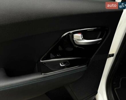 Белый Киа Niro, объемом двигателя 0 л и пробегом 100 тыс. км за 18999 $, фото 54 на Automoto.ua