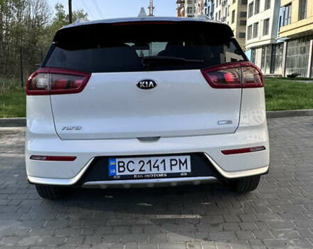 Білий Кіа Niro, об'ємом двигуна 1.6 л та пробігом 182 тис. км за 16500 $, фото 10 на Automoto.ua