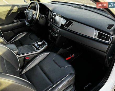 Білий Кіа Niro, об'ємом двигуна 0 л та пробігом 74 тис. км за 18700 $, фото 24 на Automoto.ua