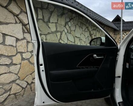 Белый Киа Niro, объемом двигателя 0 л и пробегом 100 тыс. км за 18999 $, фото 35 на Automoto.ua