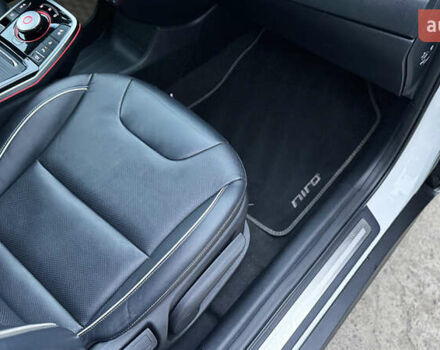 Білий Кіа Niro, об'ємом двигуна 0 л та пробігом 124 тис. км за 16999 $, фото 35 на Automoto.ua