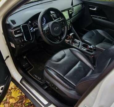 Белый Киа Niro, объемом двигателя 1.58 л и пробегом 191 тыс. км за 17300 $, фото 10 на Automoto.ua