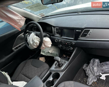 Білий Кіа Niro, об'ємом двигуна 1.58 л та пробігом 97 тис. км за 8900 $, фото 13 на Automoto.ua
